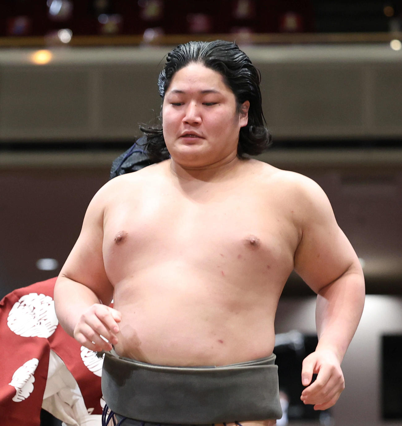 鳴滝を押し出しで破り、三段目優勝を決めた藤青雲（撮影・河田真司）