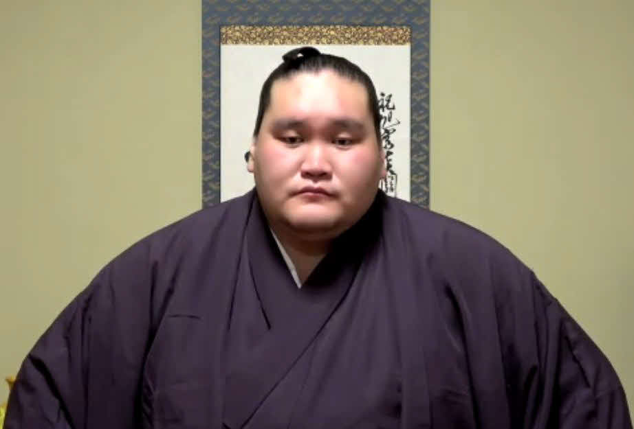 新横綱場所での優勝を果たした秋場所から一夜明けてオンラインでの会見に応じる照ノ富士