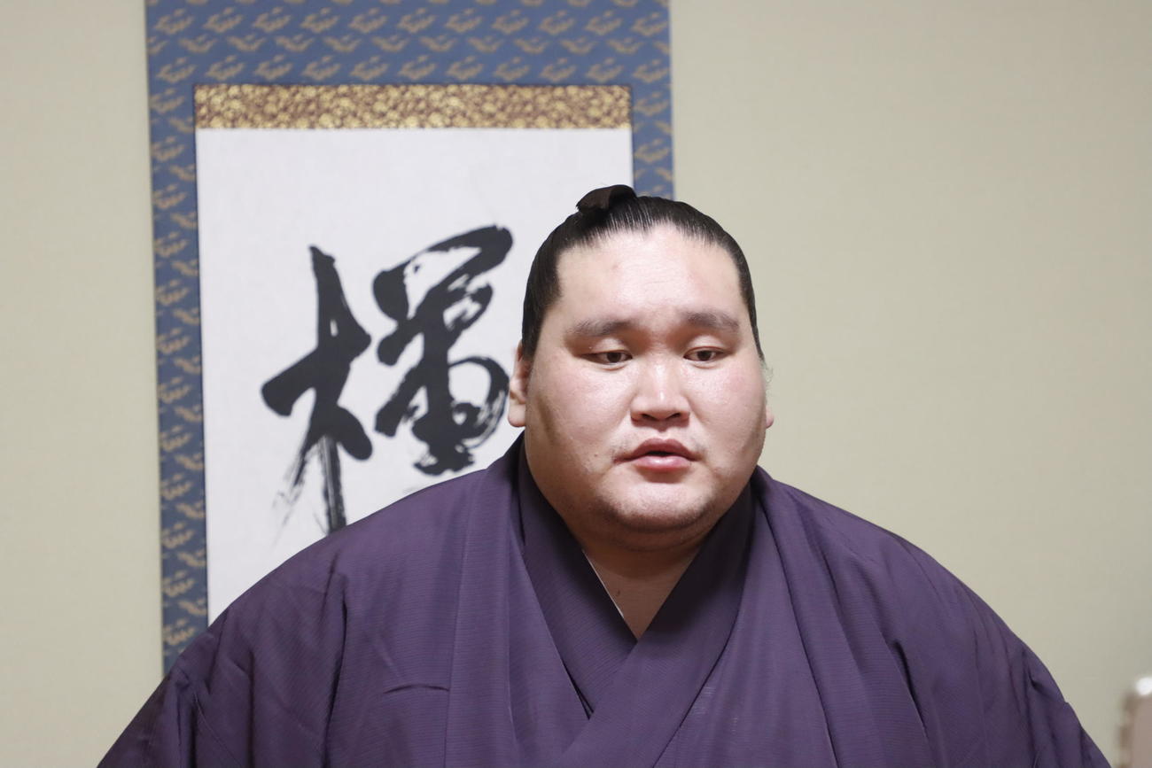 新横綱場所での優勝を果たした秋場所から一夜明けてオンラインでの会見に応じる照ノ富士（日本相撲協会提供）