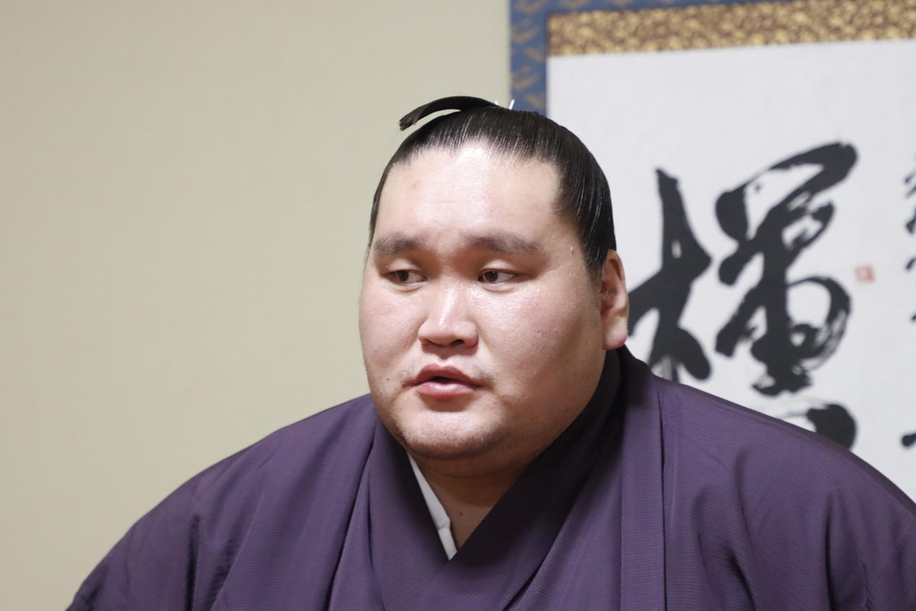 新横綱場所での優勝を果たした秋場所から一夜明けてオンラインでの会見に応じる照ノ富士（日本相撲協会提供）