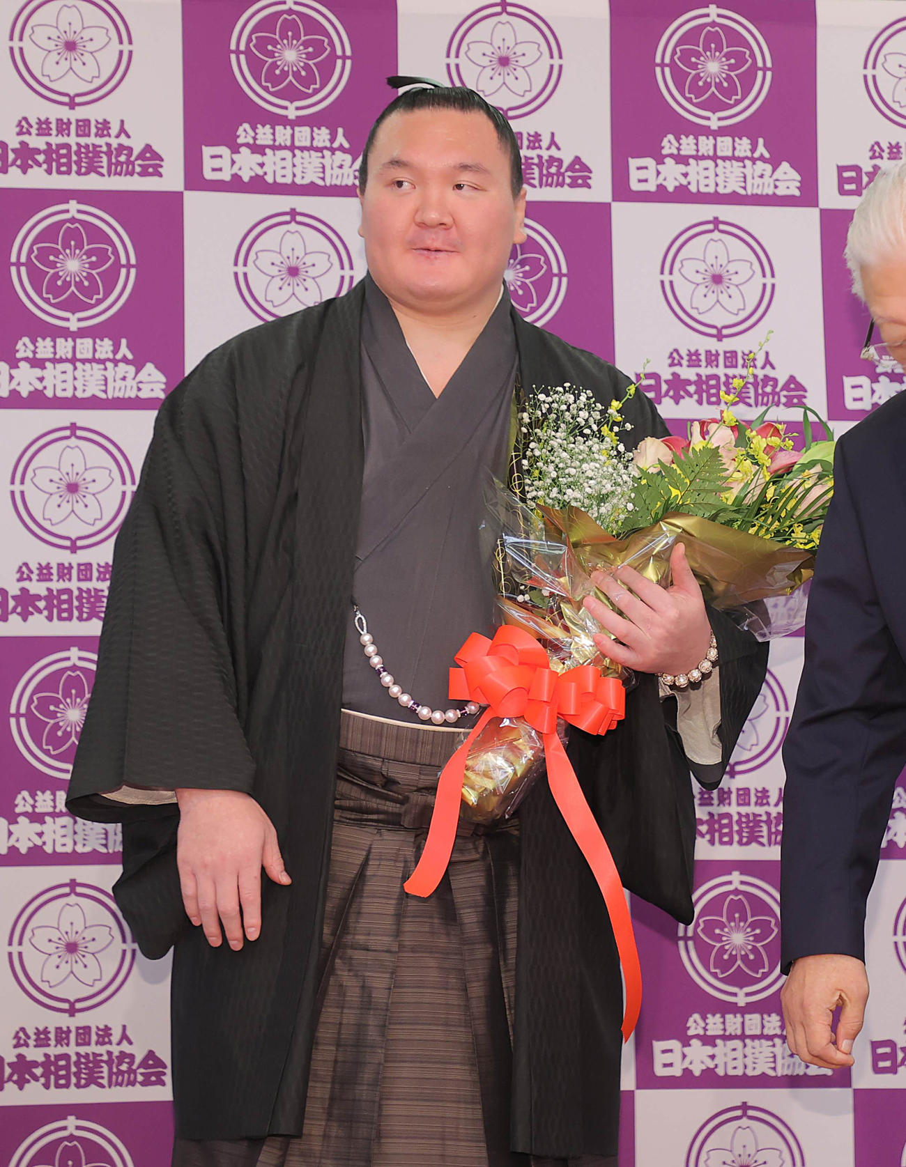 引退会見を終え、退場する横綱白鵬（21年10月1日、代表撮影）