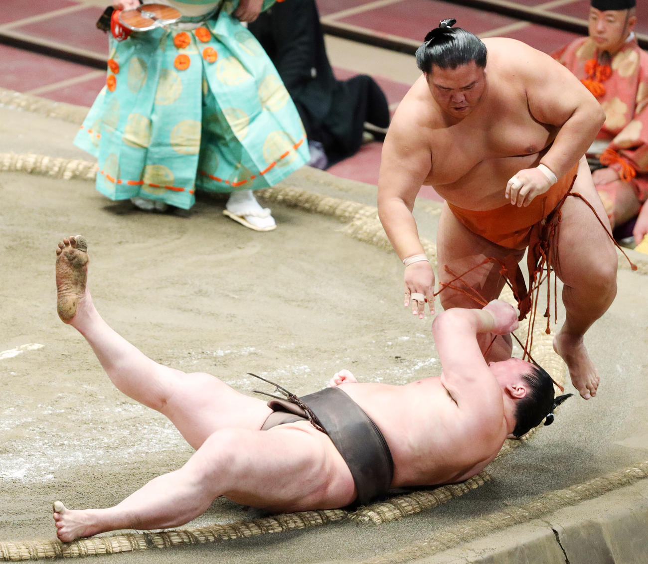 昨年の7月場所12日目、横綱白鵬を突き落としで破る御嶽海