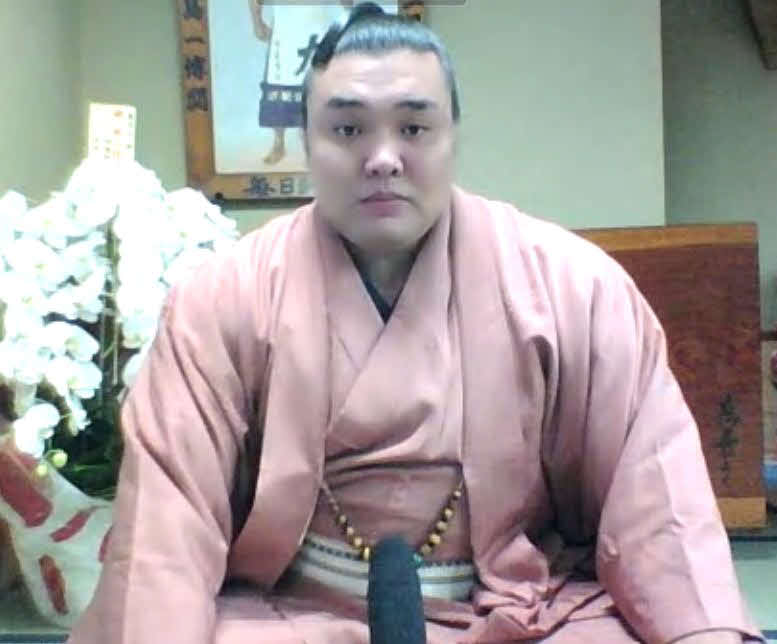 九州場所の番付が発表されオンライン会見に臨む新小結の霧馬山