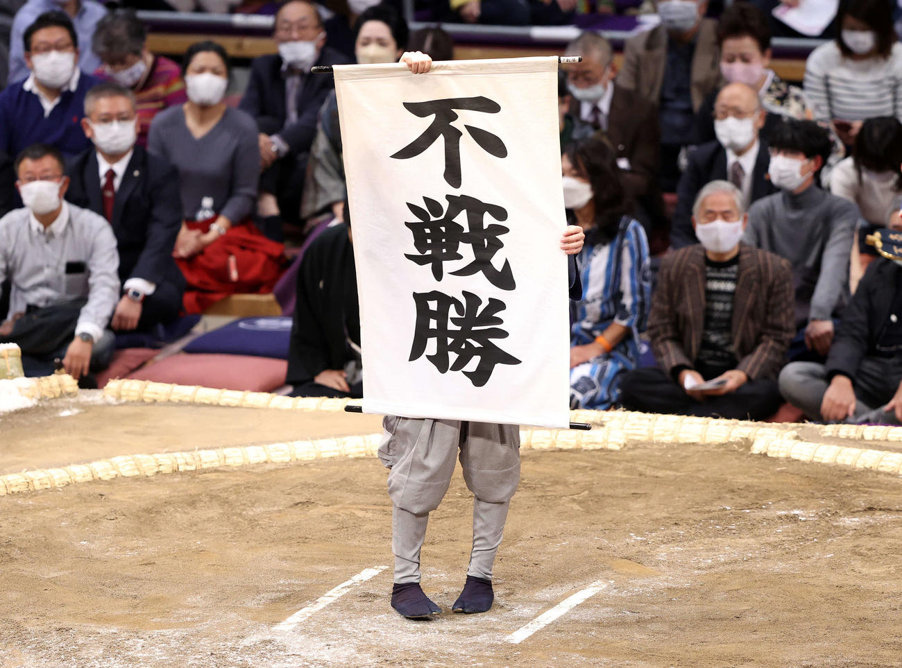 栃ノ心の休場で豊山の不戦勝（撮影・鈴木正人）