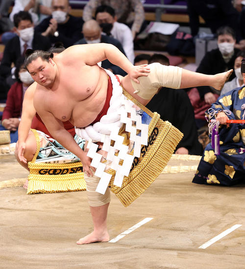土俵入りする照ノ富士（撮影・鈴木正人）