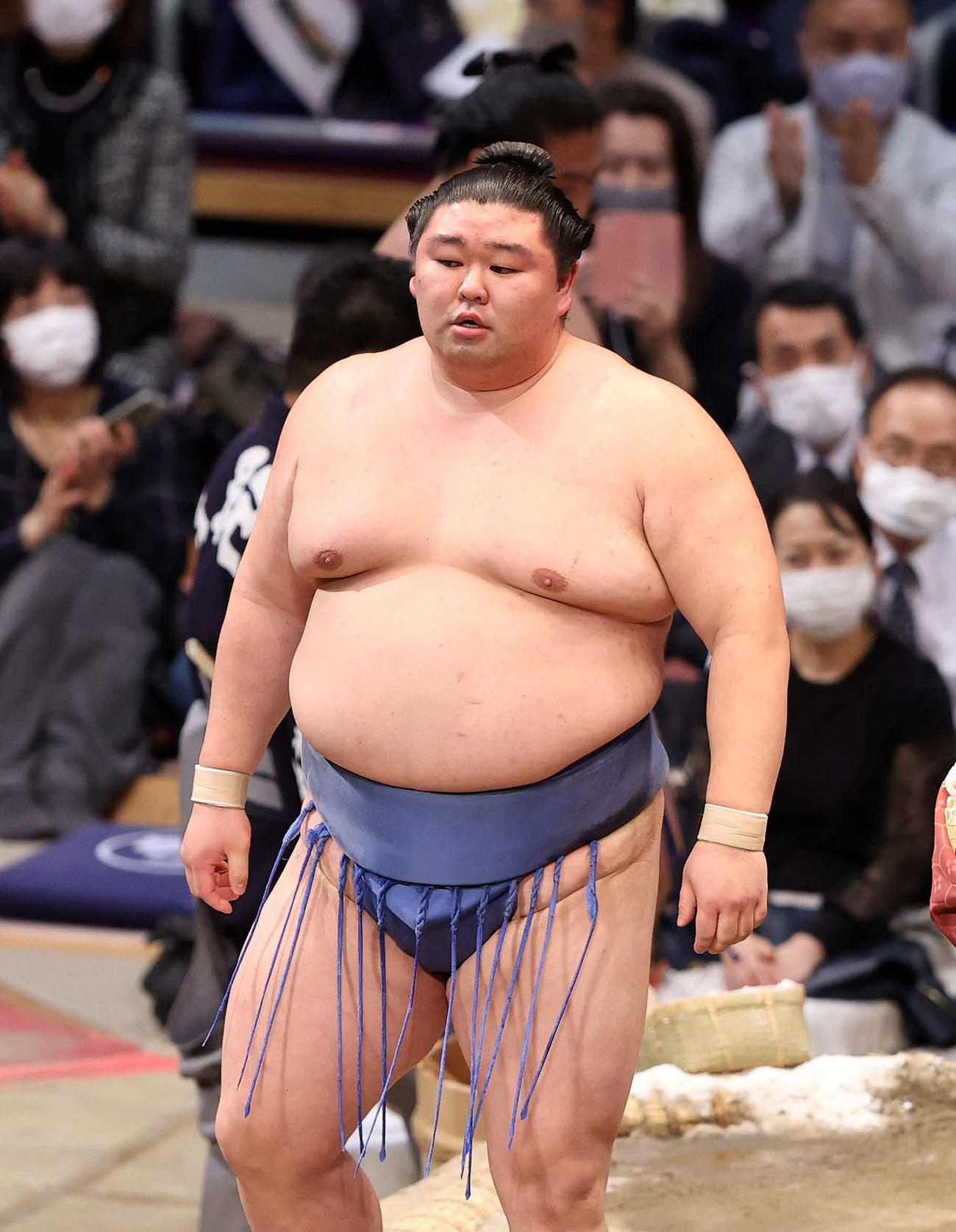若隆景を押し出しで破った正代（撮影・鈴木正人）
