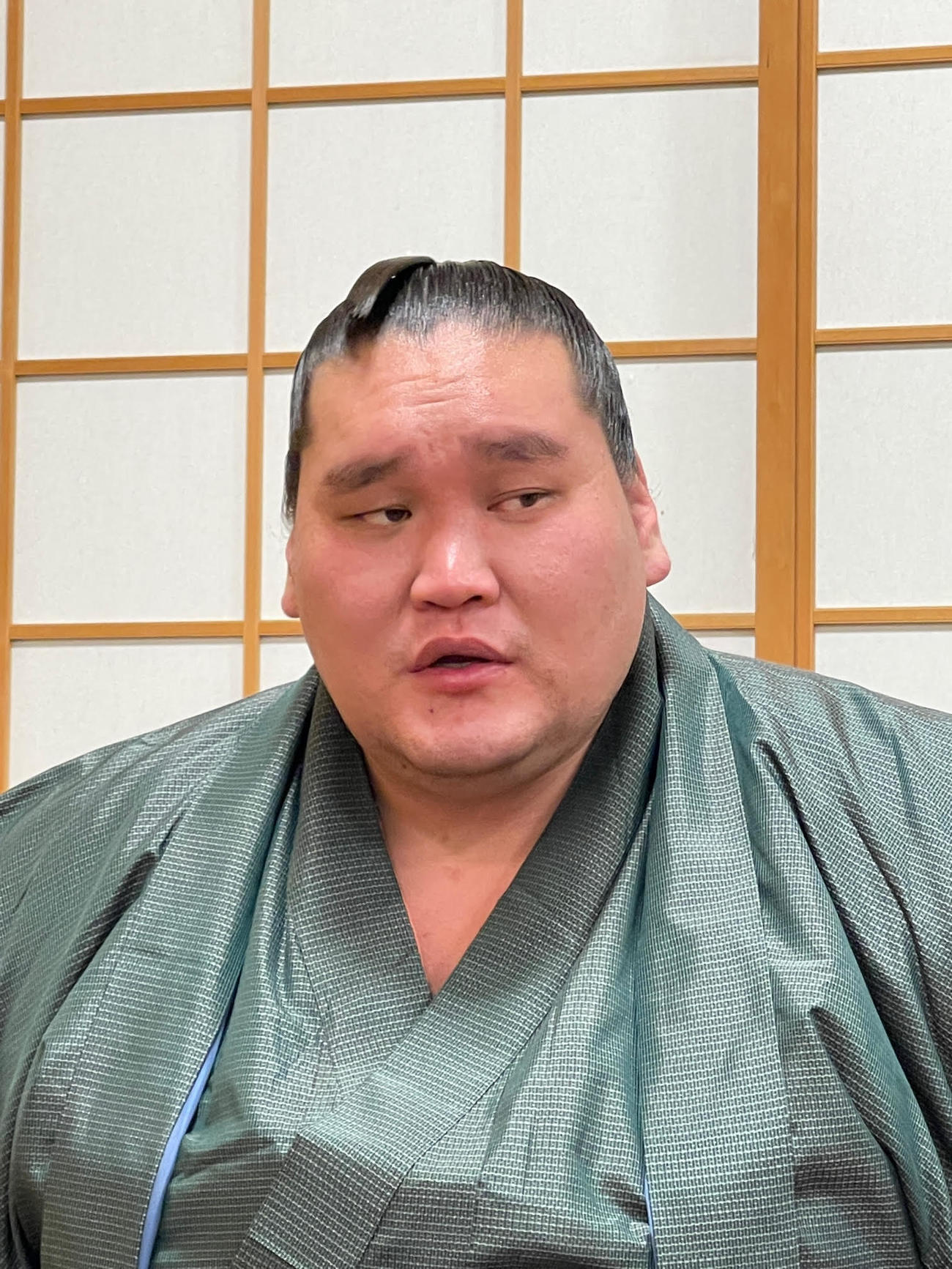 九州場所千秋楽から一夜明けてオンラインでの会見に臨む優勝力士の照ノ富士（日本相撲協会提供）