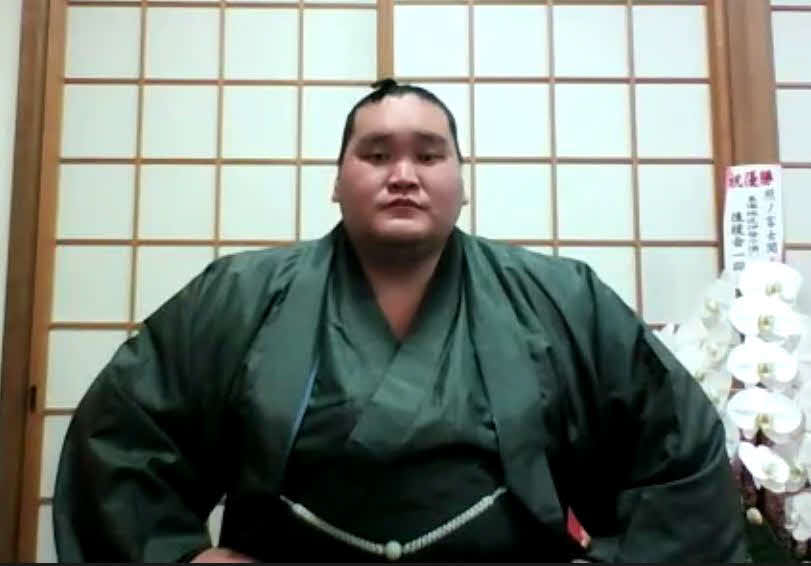 九州場所千秋楽から一夜明けてオンラインでの会見に臨む優勝力士の照ノ富士