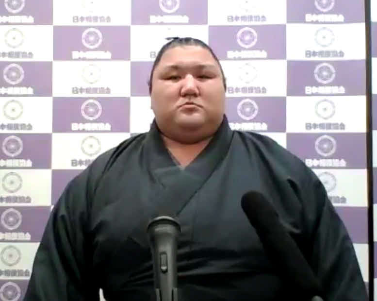 新十両昇進が決まりオンラインでの会見に臨む芝改め紫雷