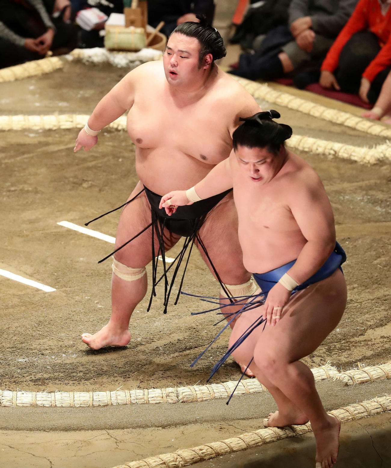 若隆景を押し出しで破った貴景勝（撮影・丹羽敏通）