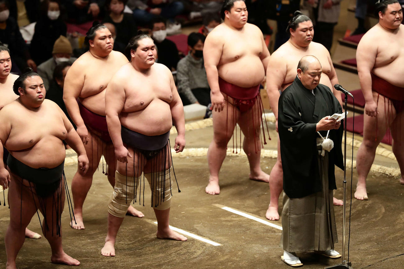 協会あいさつをする八角理理事長（撮影・丹羽敏通）