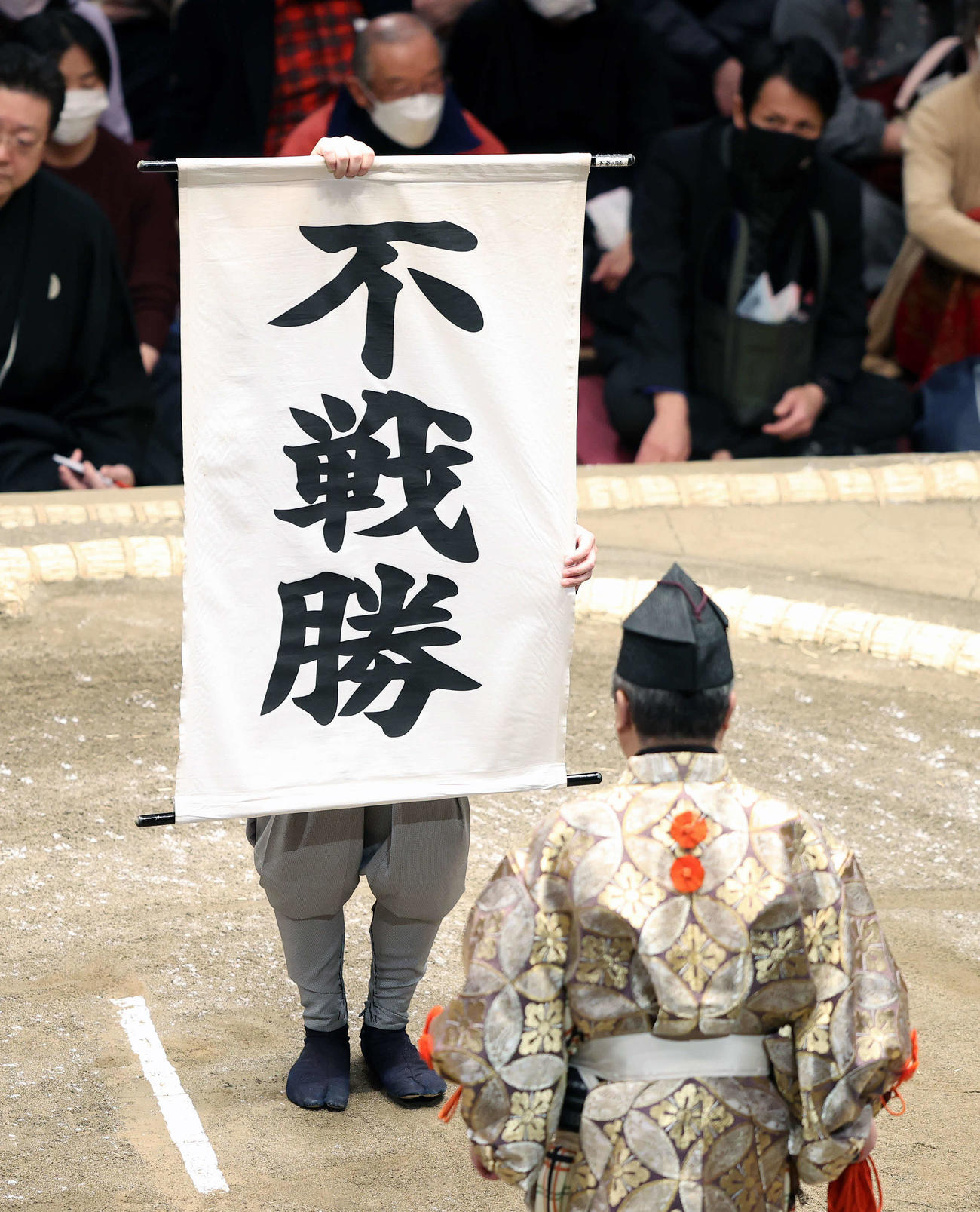貴景勝の休場で霧馬山の不戦勝（撮影・鈴木正人）