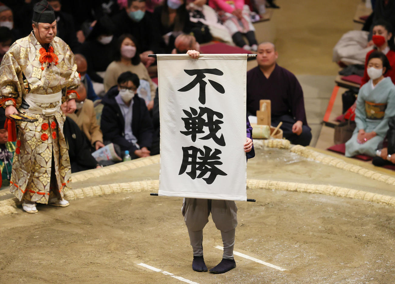 貴景勝の休場で、霧馬山の不戦勝となる（撮影・野上伸悟）