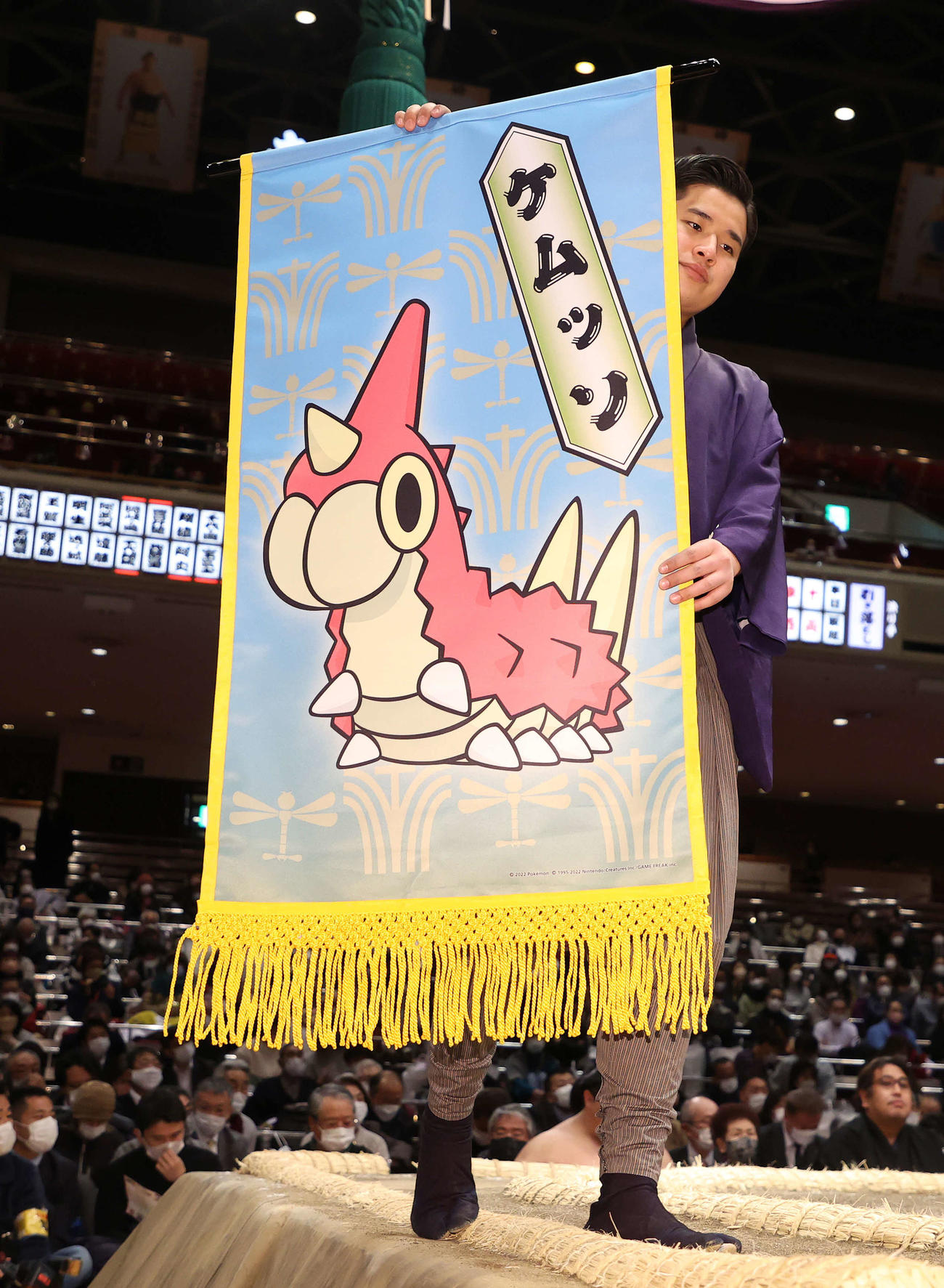 ポケットモンスターケムッソの懸賞旗（撮影・鈴木正人）