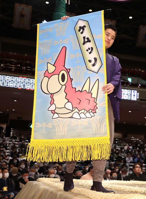 ポケットモンスターケムッソの懸賞旗（撮影・鈴木正人）