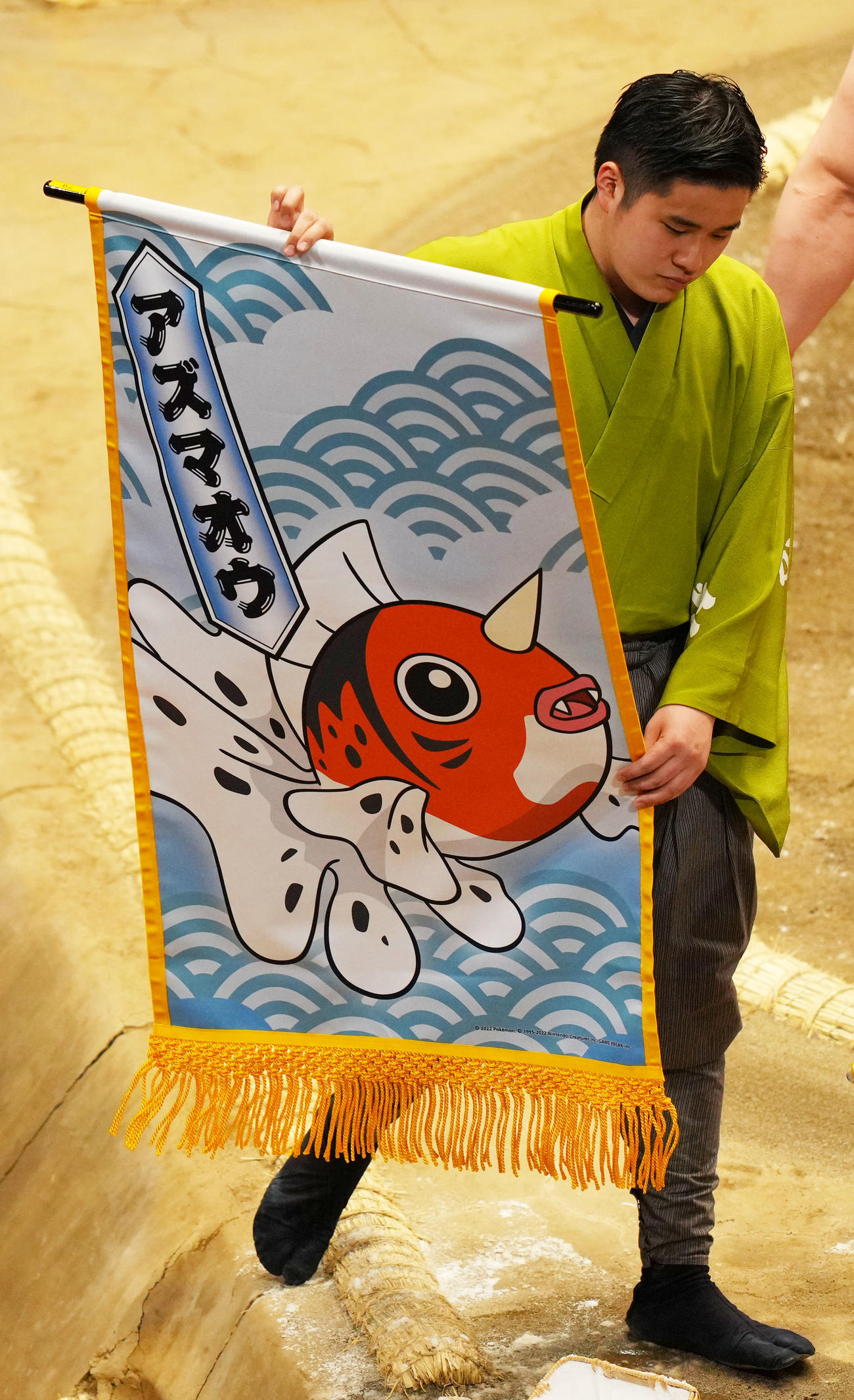 きんぎょポケモン「アズマオウ」の懸賞旗（撮影・横山健太）