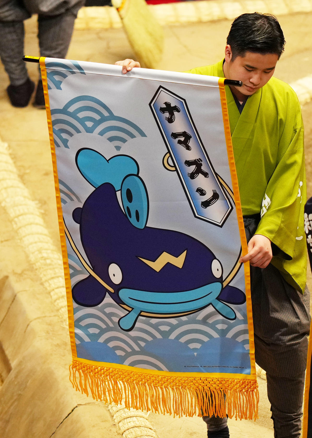 ひげうおポケモン「ナマズン」の懸賞旗（撮影・横山健太）