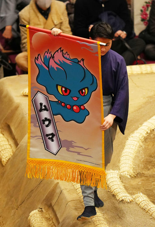 よなきポケモン「ムウマ」の懸賞旗（撮影・横山健太）