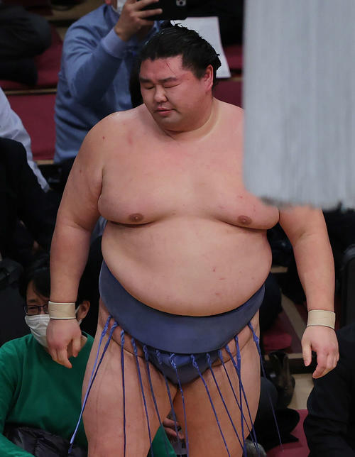 逸ノ城に敗れ険しい表情の正代（撮影・河野匠）