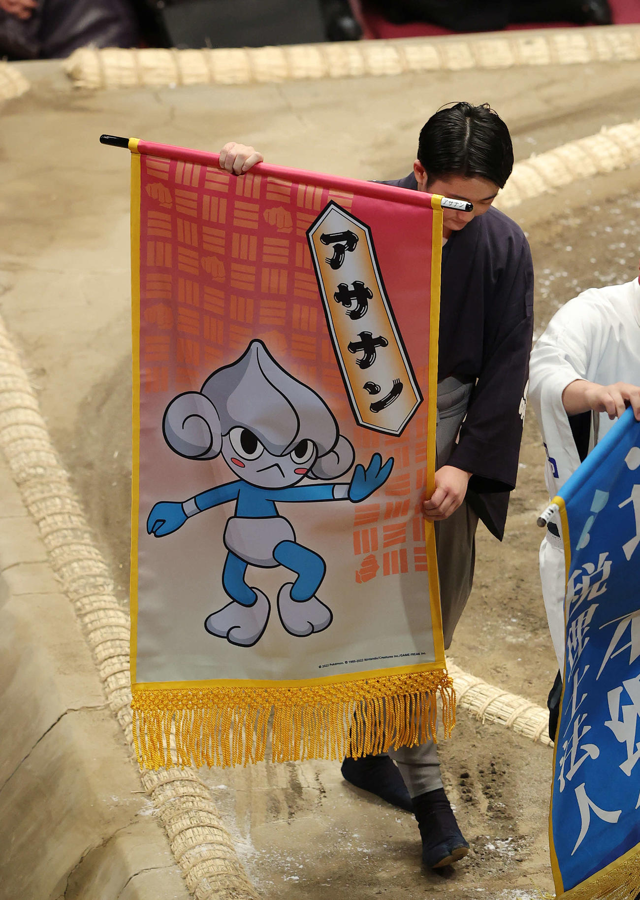 めいそうポケモン「アサナン」の懸賞幕（撮影・河野匠）