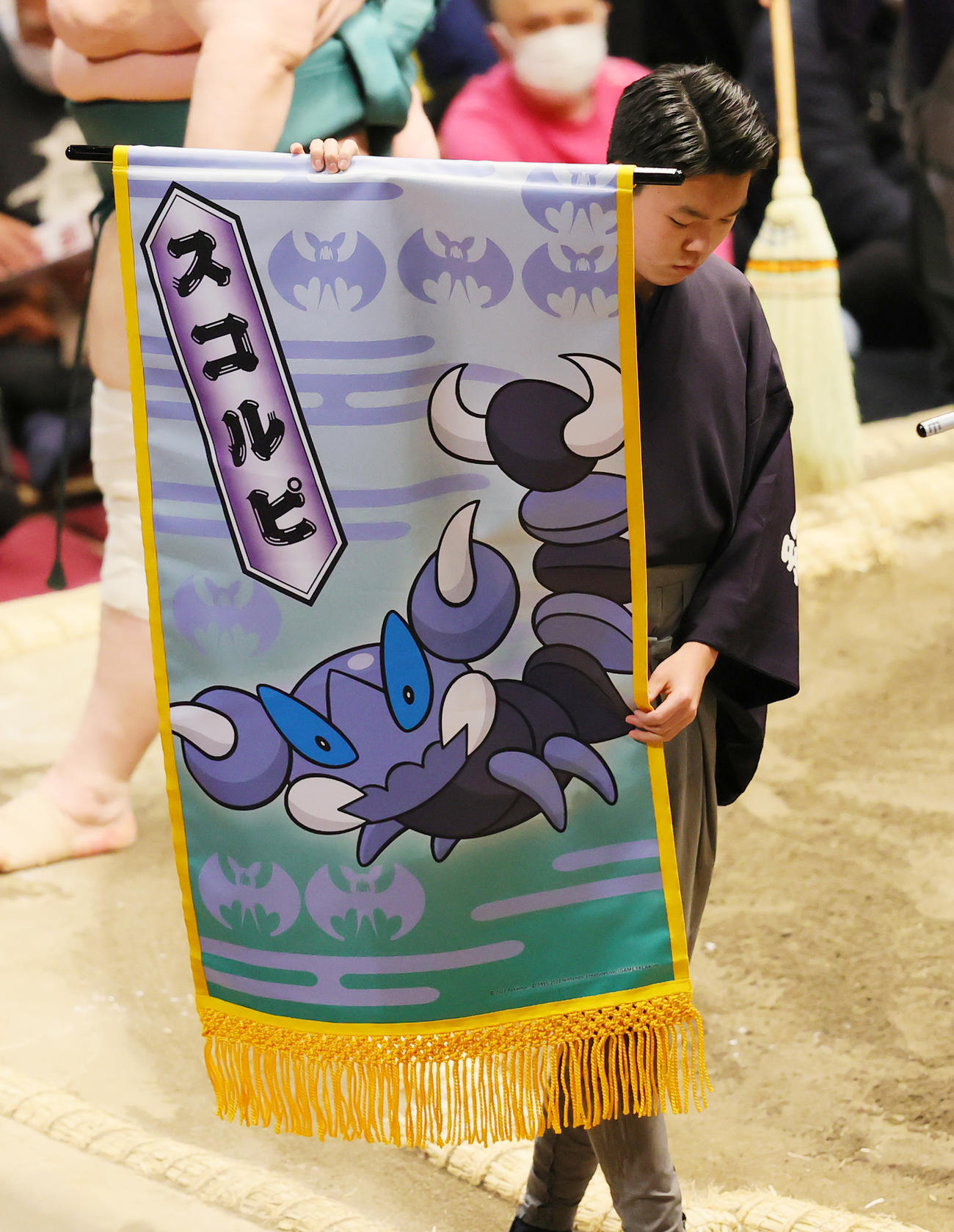 さそりポケモン「スコルピ」の懸賞幕（撮影・野上伸悟）