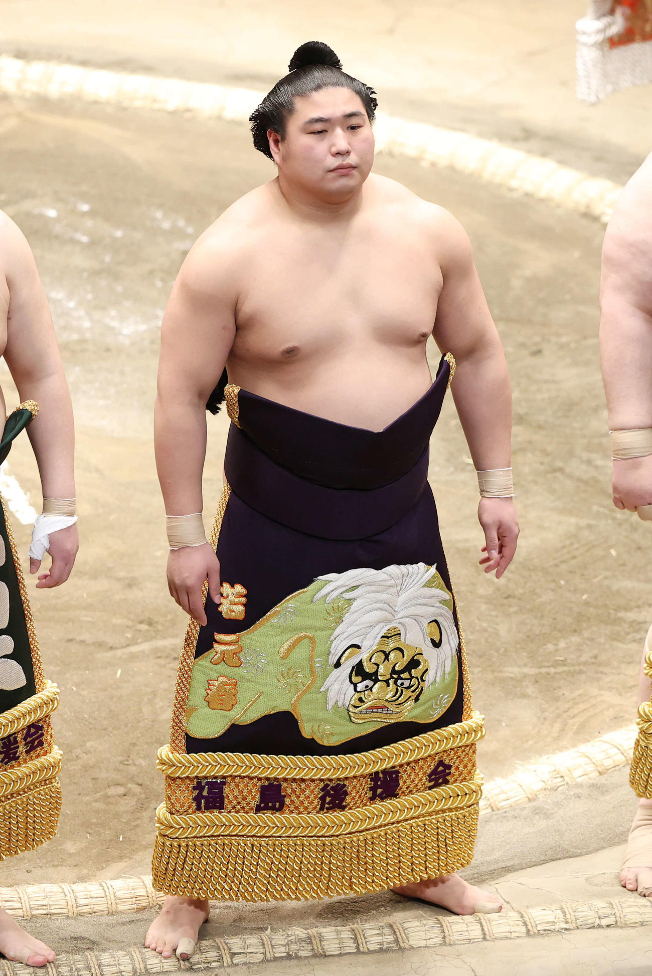 土俵入りする若元春（撮影・鈴木正人）