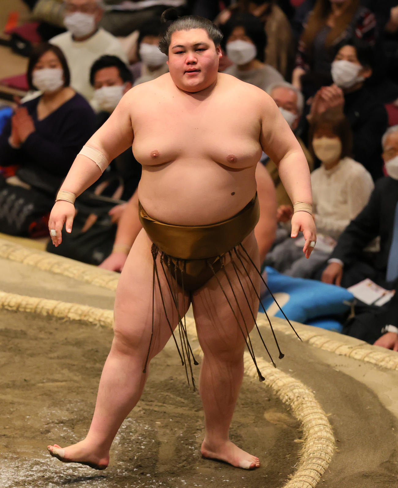 豊山をすくい投げで破った王鵬（撮影・野上伸悟）