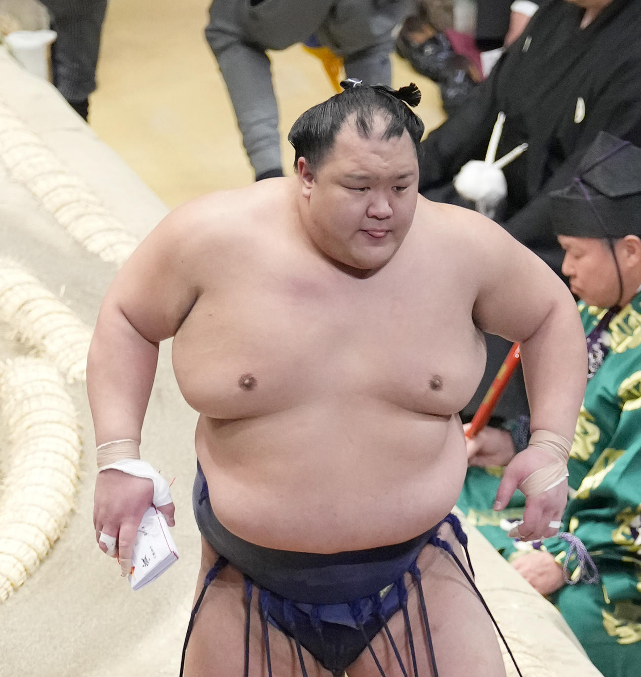 懸賞金を手にする北勝富士（撮影・小沢裕）