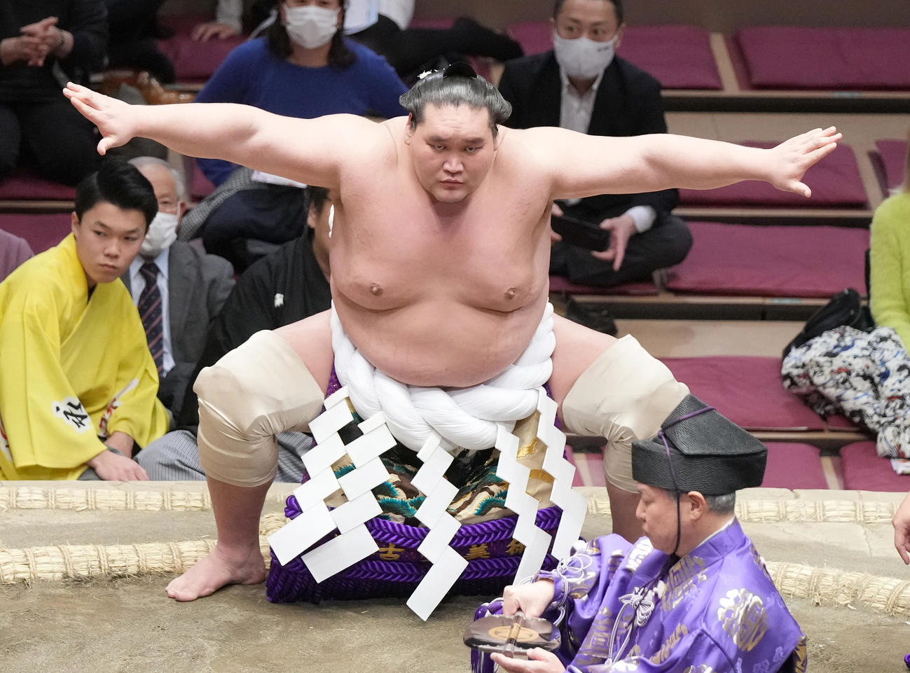 横綱土俵入りに臨む照ノ富士（撮影・小沢裕）