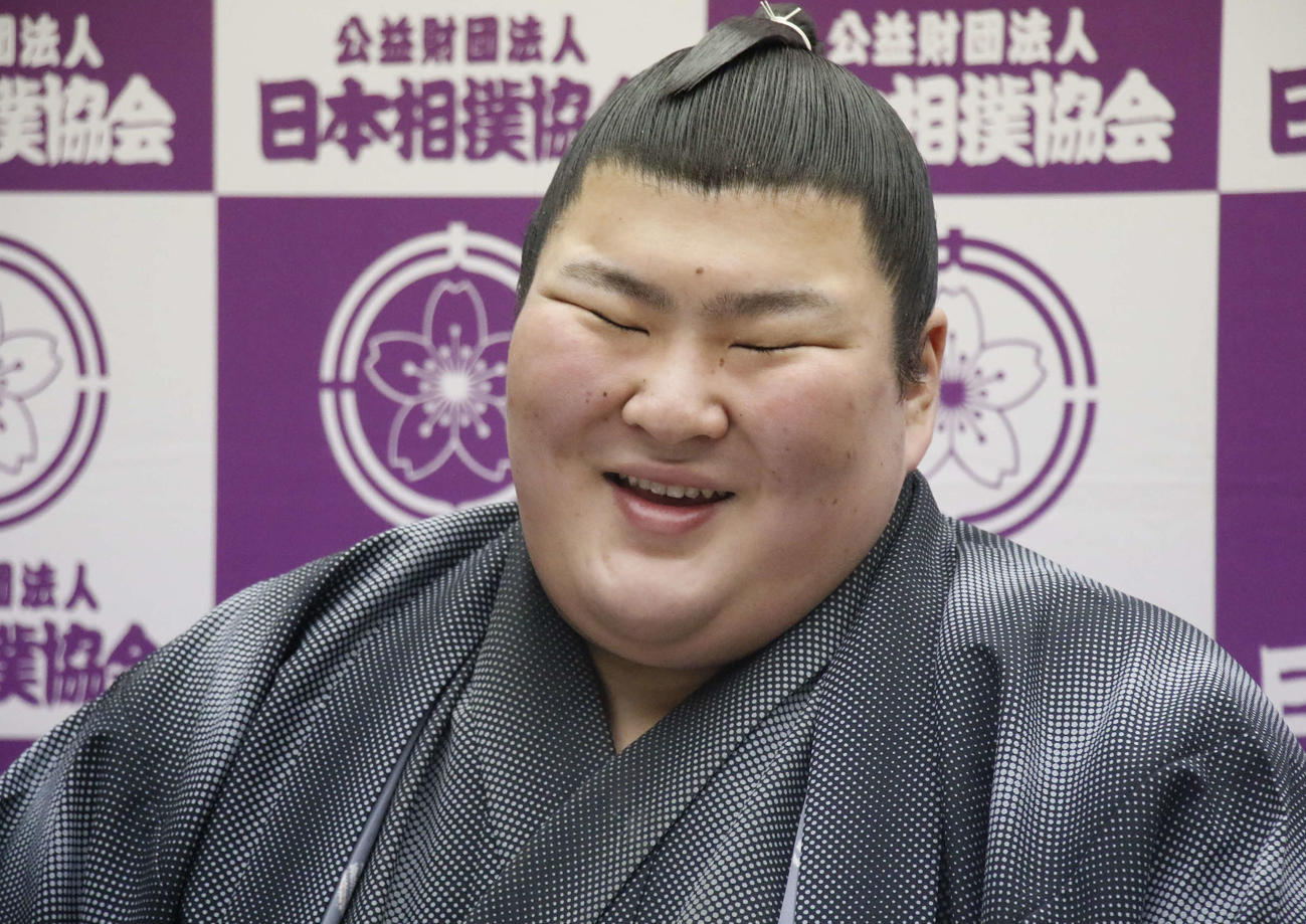 新十両昇進が決まりオンライン形式の会見に臨む熱海富士（日本相撲協会提供）