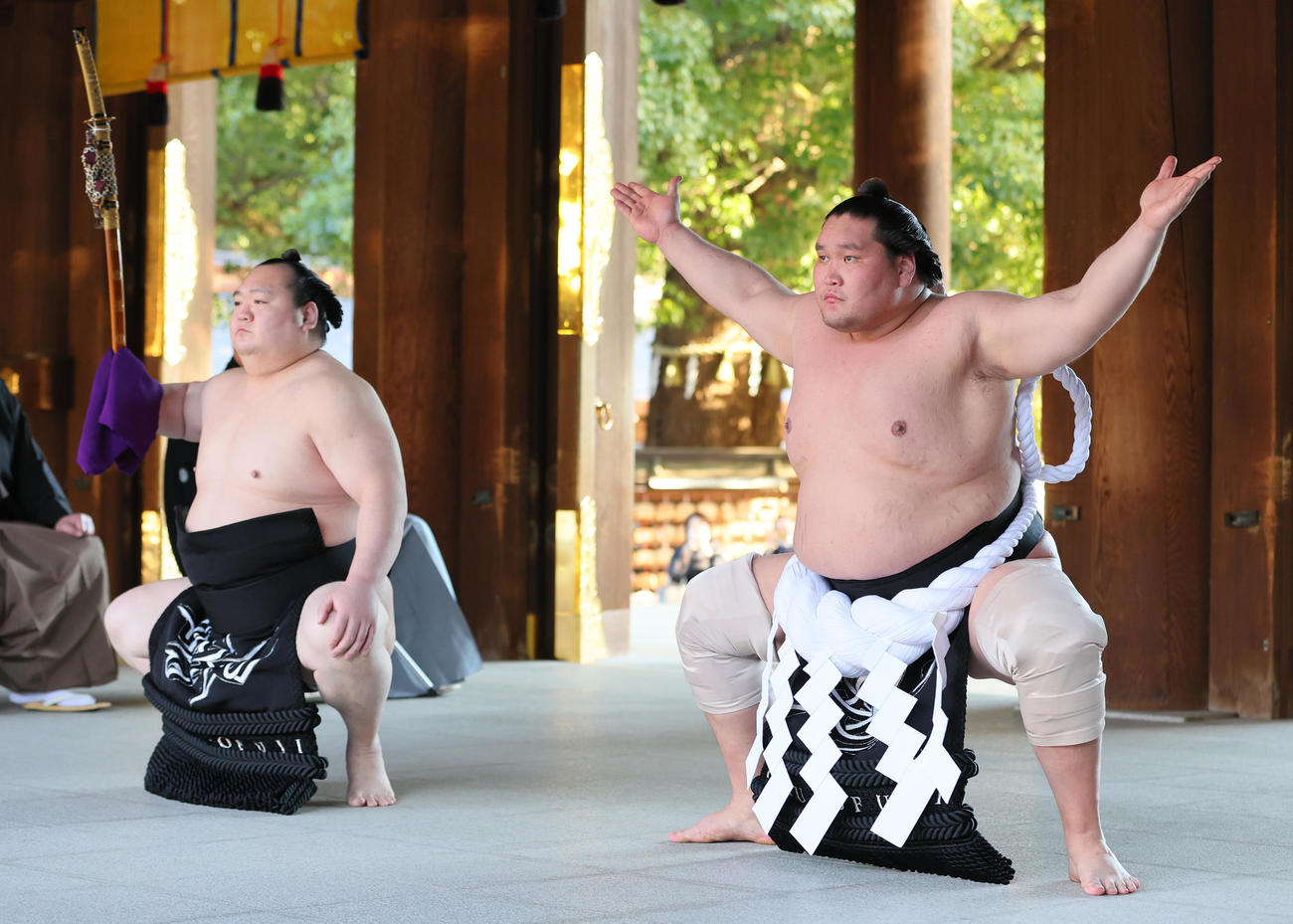 奉納土俵入りを披露する横綱照ノ富士（代表撮影）