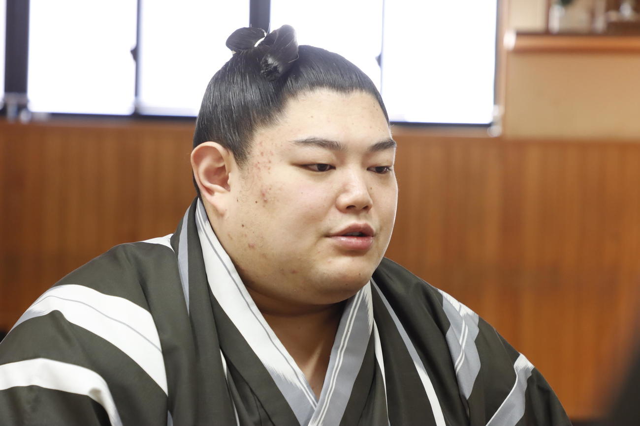 春場所の番付発表を迎えてリモートでの会見に臨む新関脇の阿炎（日本相撲協会提供）