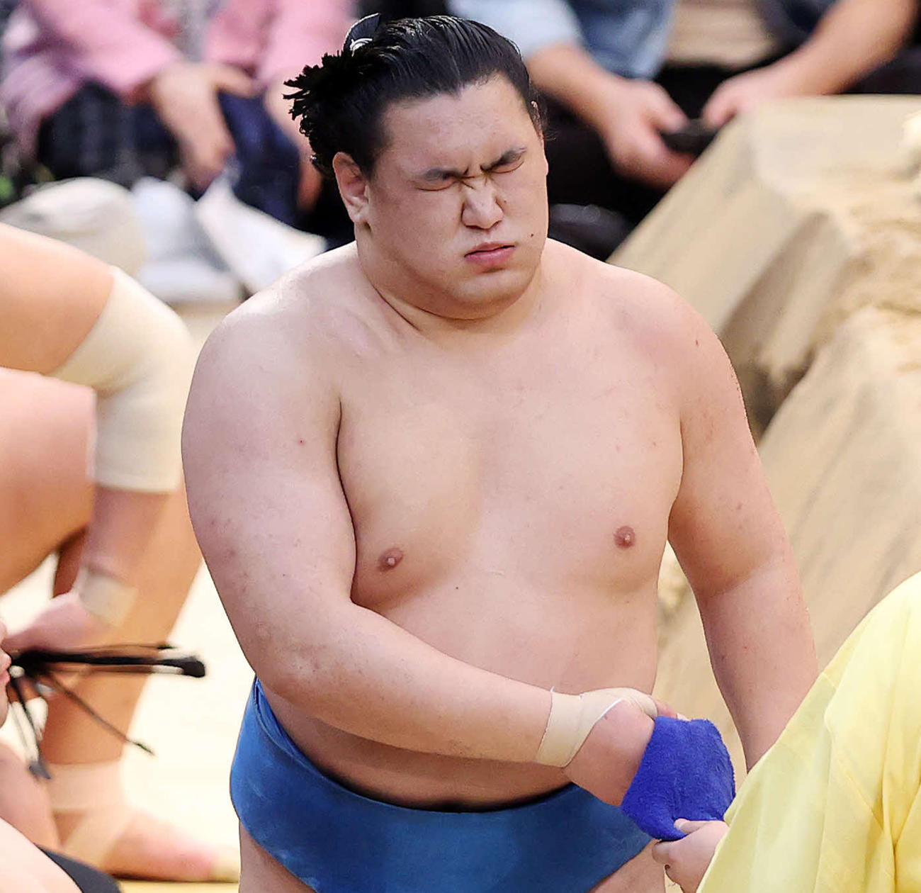 霧馬山に上手投げで敗れ悔しそうな表情を見せる豊昇龍（撮影・鈴木正人）
