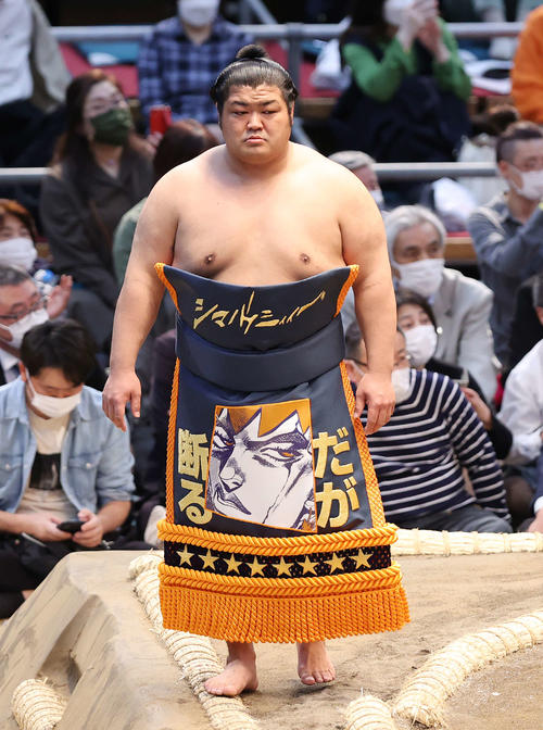 土俵入りする志摩ノ海（撮影・鈴木正人）
