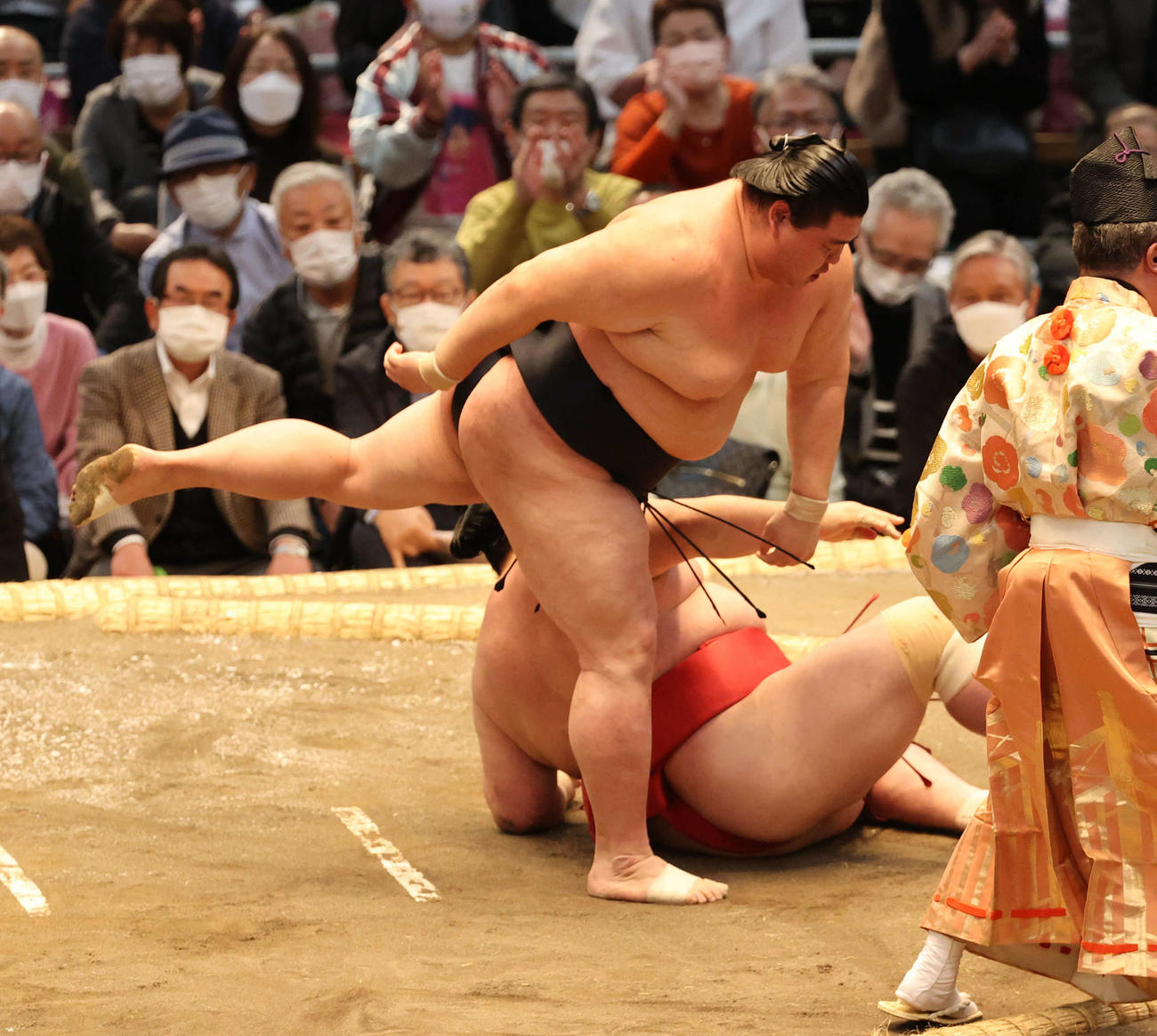正代が阿武咲を破る（撮影・渦原淳）