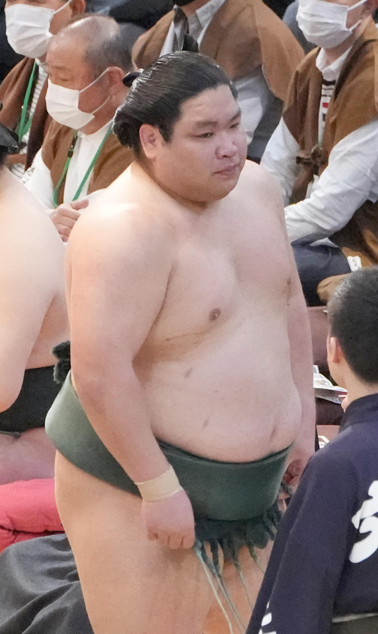 錦木は碧山を押し出しで破る（撮影・小沢裕）