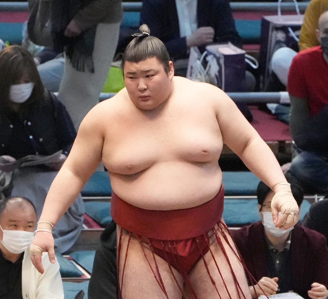 美ノ海をつり出しで破った熱海富士（撮影・小沢裕）