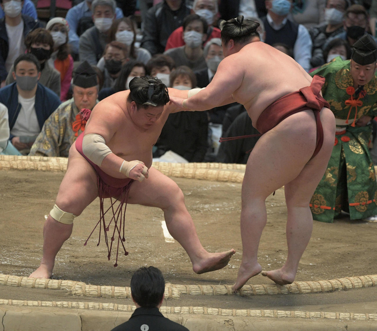 隆の勝を破る大栄翔（撮影・渦原淳）