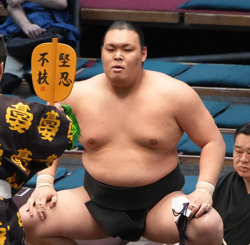 三段目優勝を決めた神崎（撮影・小沢裕）