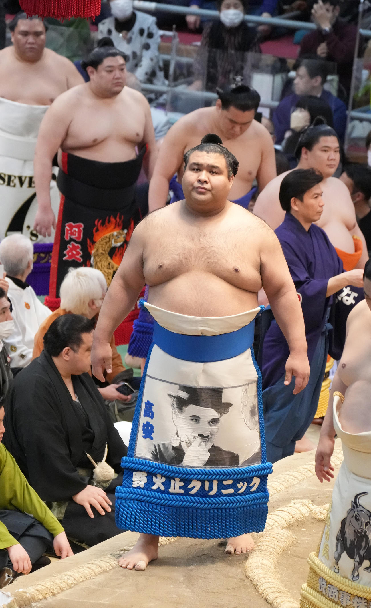 幕内土俵入りに臨む高安（撮影・小沢裕）