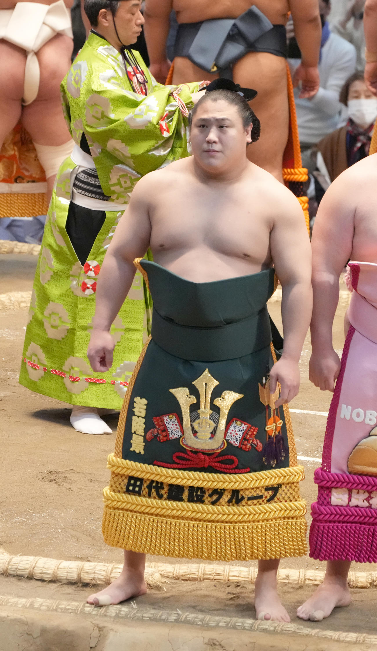 幕内土俵入りに臨む若隆景（撮影・小沢裕）