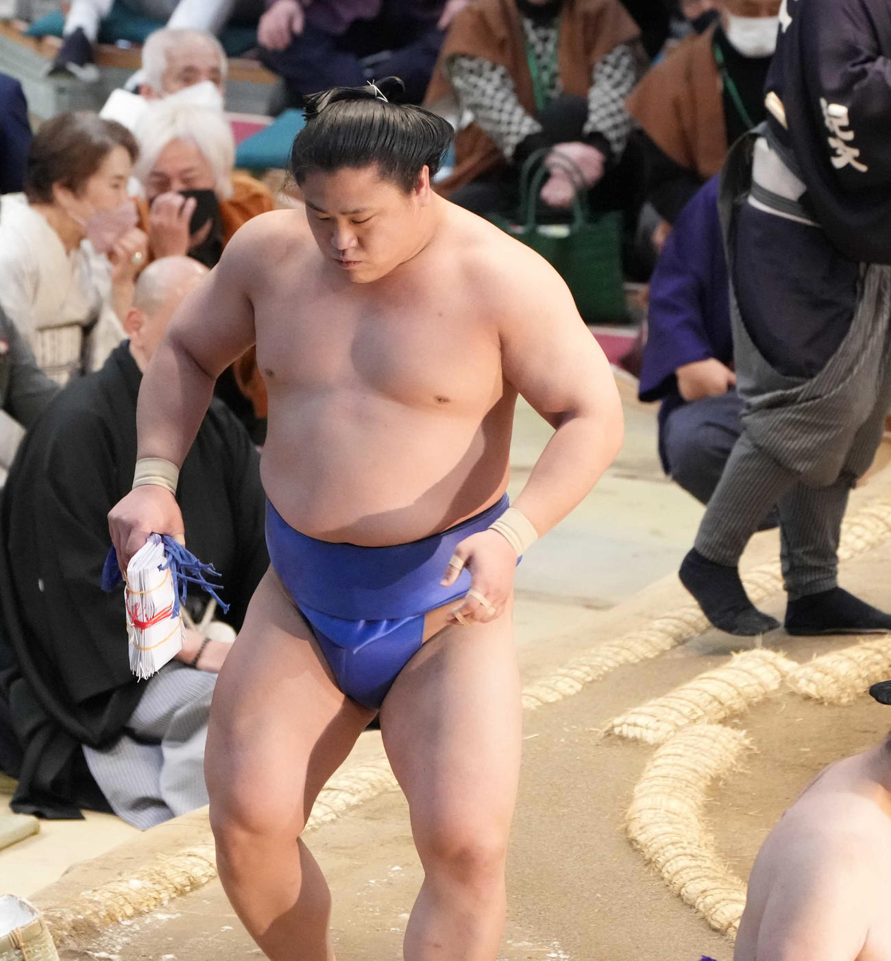 高安と勝ち星で再び並んだ若隆景（撮影・小沢裕）