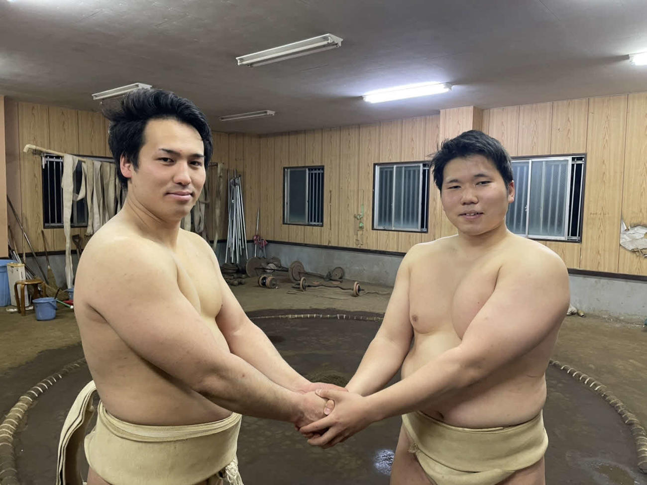 東大から初の角界入りを目指す須山穂嵩（左）と相撲部現主将の小山大貴さん（東大相撲部提供）