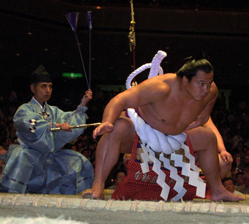 最後の土俵入りをする千代の富士(1991年5月撮影）