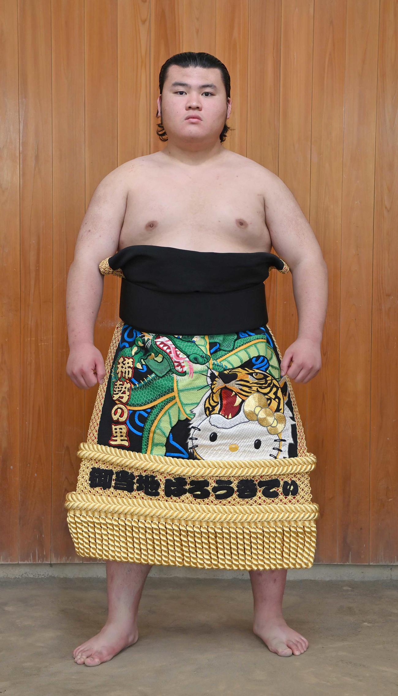 大相撲夏場所初日、春場所新序出世披露に臨む林龍（二所ノ関）