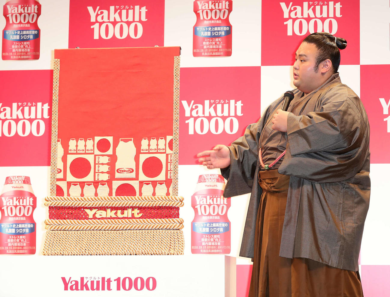贈呈された化粧まわしの印象を話す貴景勝（2019年12月19日撮影）