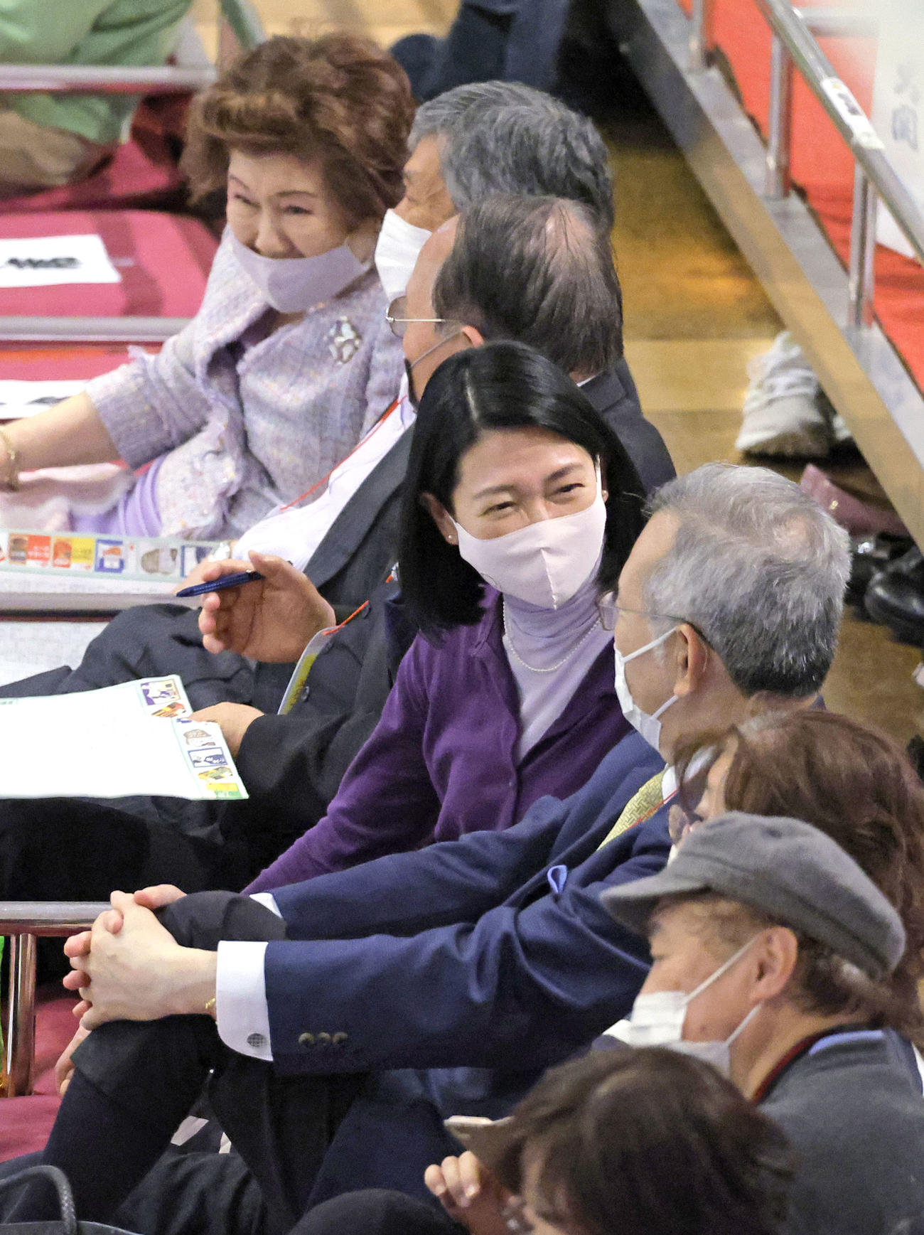 両国国技館を訪れた横綱審議委員の紺野美沙子さん。左奥は池坊保子さん（共同）
