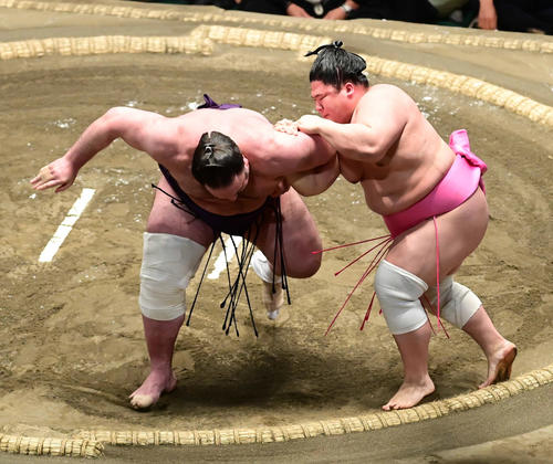 (02)