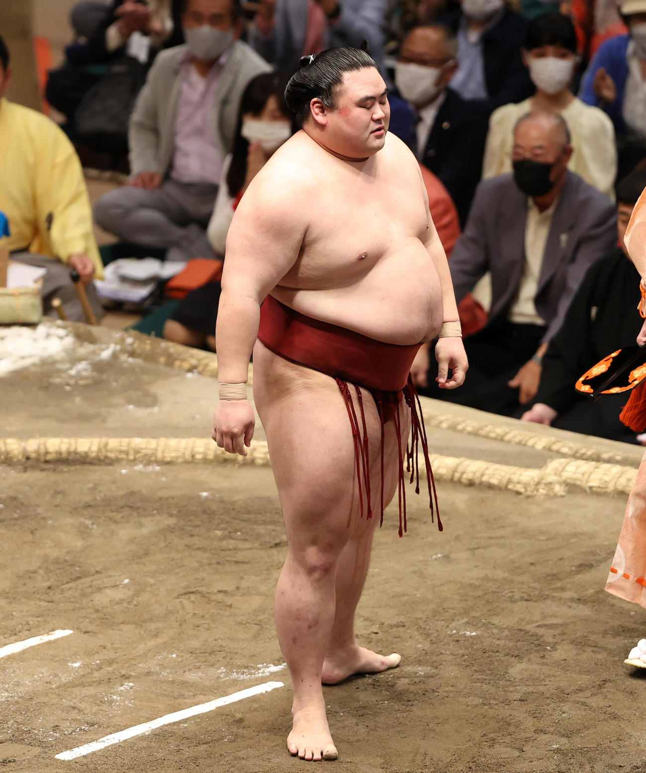 霧馬山を突き落としで破った隆の勝（撮影・鈴木正人）