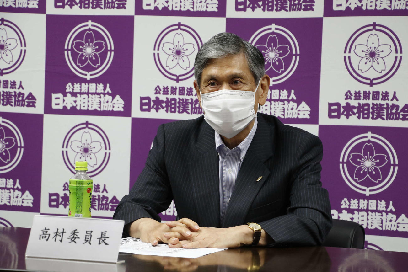 横綱審議委員会の定例会合に出席する高村正彦委員長（日本相撲協会提供）